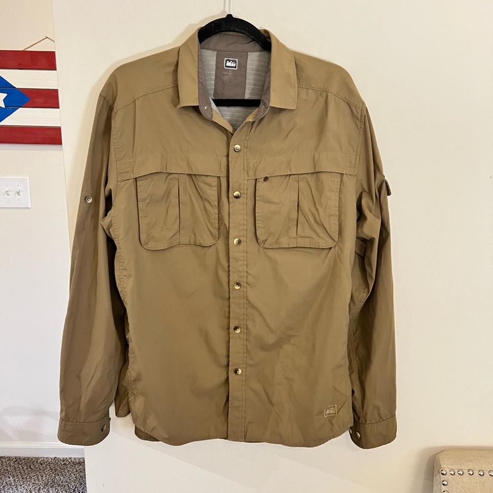 REÍ men’s outdoor dry fit button down shirt